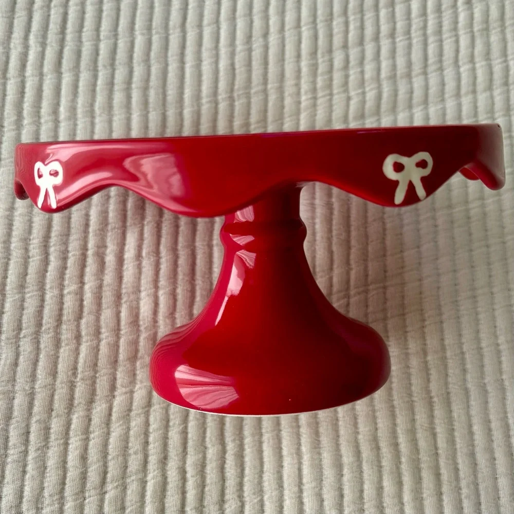 Target Bullseye Red Mini Cake Stand with White Bows Scalloped Edge NWT